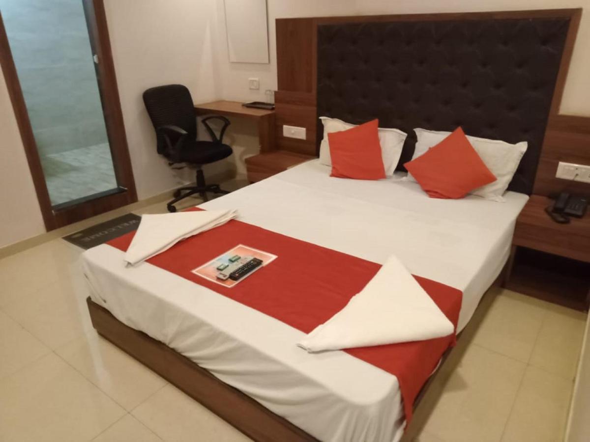 Hotel Sai Deep Lodging By Wb Inn Navi Mumbai Eksteriør bilde